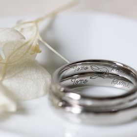 【ついぶ工房の口コミ】 内側に好きな文字を入れることができるので、それぞれの名前と結婚記念日…