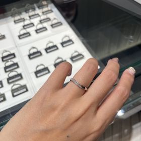 【ラザール ダイヤモンド(LAZARE DIAMOND)の口コミ】 結果小さなダイヤがたくさんついたリングにしました。ただ、色々と選ぶ中…