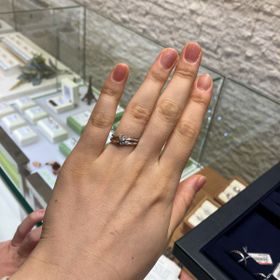 【TOWA(永遠)の口コミ】 ウェーブタイプの指輪です。
指が長く綺麗に見えると思いました。

指輪自…