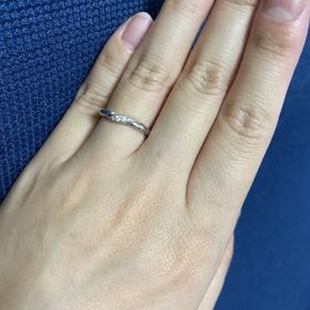 【銀座ダイヤモンドシライシの口コミ】 ダイヤモンドで上品な華やかさがあり、とても気に入っています。他のメー…