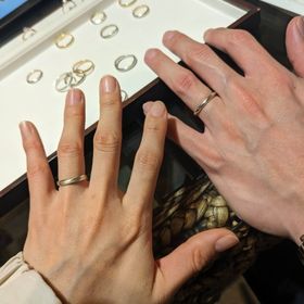 【杢目金屋(もくめがねや)の口コミ】 木目調の指輪が欲しくて試着しました。柄、素材、種類、指輪のラインと多…