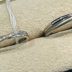 【ヴァンドーム青山(VENDOME AOYAMA)の口コミ】 丸みを帯びたデザインで、付け心地は柔らかいです。
ダイヤも目立ちすぎず…