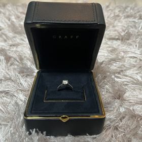 【グラフ(GRAFF)の口コミ】 GRAFFの「パラゴン」です。華奢で真っ直ぐシンプルなアームに一粒ダイヤが…