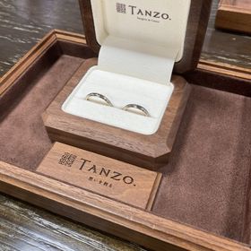 【TANZO.(鍛造指輪)の口コミ】 なんと言っても美しい鏡面！着け心地も圧迫感が一切なく、滑らかにフィッ…