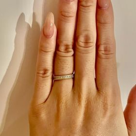 【ENUOVE(イノーヴェ)の口コミ】 このハーフエタニティリングのデザインは、まさに多用途性が魅力です。カ…