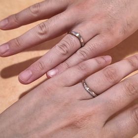 【出雲結(いずもゆい)の口コミ】 緩やかなカーブが指にフィットして着け心地が良いです。
日常生活でも違和…