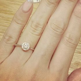 【ENUOVE(イノーヴェ)の口コミ】 デザイン
このリングはシンプルながらも、その輝きが圧倒的に目を引きます…