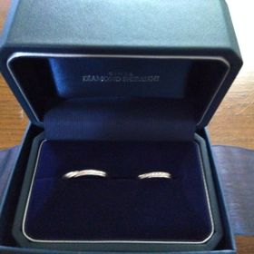 【銀座ダイヤモンドシライシの口コミ】 服装や人を選ばない、シンプルかつ可愛らしいデザインにしました。18金や…