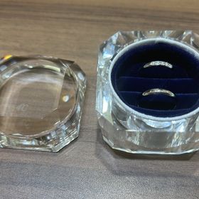 【4℃ BRIDAL(ヨンドシーブライダル)の口コミ】 指輪のデザインは綺麗でダイヤも輝いていてとてもよかったです。付け心地…