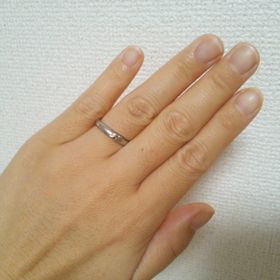 【ケイウノ ブライダル(K.UNO BRIDAL)の口コミ】 ペアリングなので、主人の結婚指輪と合わせるとミッキーの手の部分が重な…