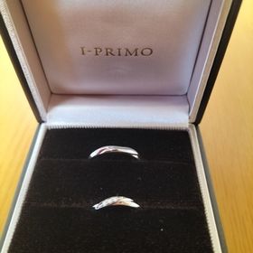 【アイプリモ(I-PRIMO)の口コミ】 ウェーブです。
女性側には細かなダイヤが少しあり、少しキラッとしていて…