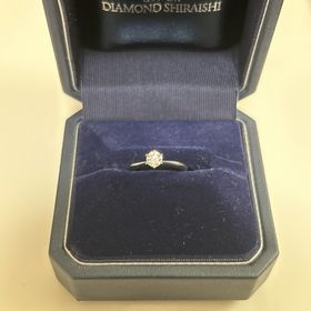 【銀座ダイヤモンドシライシの口コミ】 シンプルで日本人の指にあった作りになっており、ダイヤも予算や希望にあ…