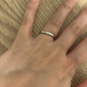 【銀座ダイヤモンドシライシの口コミ】 手を見た時にキラッとした感じがとても満足します。
また、指輪つけてたっ…
