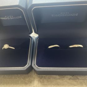 【銀座ダイヤモンドシライシの口コミ】 一粒ダイヤに取り巻きのメレダイヤがあって希望通りのゴージャスな婚約指…