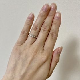 【銀座ダイヤモンドシライシの口コミ】 とても可愛いデザインなので気に入っています。ダイヤモンドの質も良くキ…