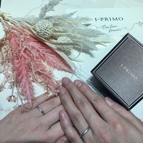 【アイプリモ(I-PRIMO)の口コミ】 シンプルなデザインですが、ダイヤが小さく3個並んでいて上品に輝くところ…