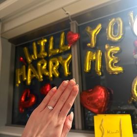 【ケイウノ ブライダル(K.UNO BRIDAL)の口コミ】 2人の出逢いやヒストリーを参考にオリジナルデザインを何種類か描いて頂き…