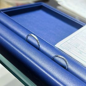 【銀座ダイヤモンドシライシの口コミ】 ウェーブがかかっており、自分から見ても輝きを楽しめるリングとなってい…