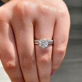 【DIALLURE(ディアリュール)の口コミ】 はじめダイヤモンドの指輪で探していましたが、パートナー(アメリカ人)か…