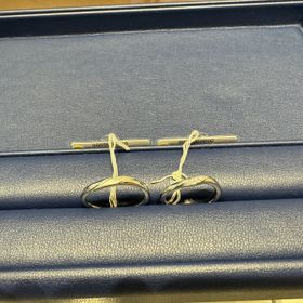 【銀座ダイヤモンドシライシの口コミ】 アシンメトリーなデザインで、見る角度によって違いを楽しめます。彼の指…