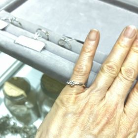 【アイプリモ(I-PRIMO)の口コミ】 真ん中におおきなダイヤモンドがある
シンプルだけど、
可愛い指輪が好き…