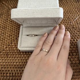 【SIENAROSE(シエナロゼ)の口コミ】 ロゼチナがとても素敵な色合いでした。
指輪の仕上げの種類も豊富で選び甲…