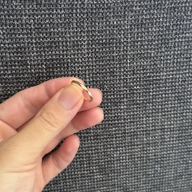 【MACHERIE(マシェリ)の口コミ】 デザインが他にあまりないもので気に入りました。
ダイヤの部分も綺麗に見…