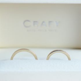 【CRAFY(クラフィ)の口コミ】 シャンパンゴールドにしました。上と下で加工をかえて、中の文字もオシャ…