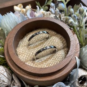 【鎌倉彫金工房の口コミ】 指輪の素材やデザイン、石の埋め込みなど何種類かある中から自分達で選び(…