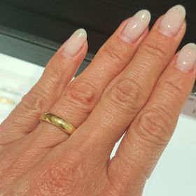 【ティファニー(Tiffany & Co.)の口コミ】 素材は18金ゴールド
シンプルストレート
少し丸みがあるタイプ
黄色味が強…