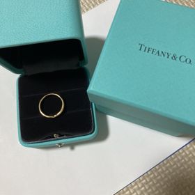 【ティファニー(Tiffany & Co.)の口コミ】 ローズゴールドで指に馴染みやすい色です。
店舗でいくつか着用してみて、…