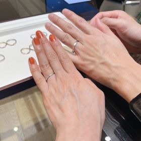 【杢目金屋(もくめがねや)の口コミ】 重ね付けにもマッチしそうなねじりのあるリングを選びました。金属の色も…