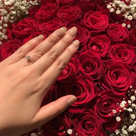 【ティファニー(Tiffany & Co.)の口コミ】 プラチナです。高さがありダイヤモンドが大きく見えるシンプルな定番商品…