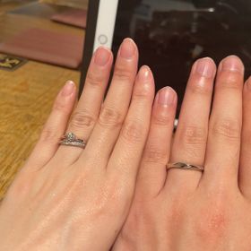 【アイプリモ(I-PRIMO)の口コミ】 キラキラのダイヤがとてもかわいいです。
貰った婚約指輪とセットでつけた…