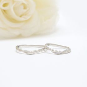 【LEGAN(レガン)の口コミ】 V字のデザインがよくて何点か試着させてもらい、その中でマリメロに一目惚…