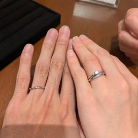 【ラザール ダイヤモンド(LAZARE DIAMOND)の口コミ】 婚約指輪はダイヤモンドが横からもきれいに見えます。
鍛造製法でずっと丈…