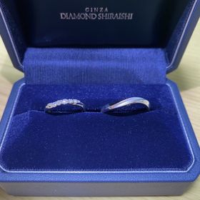 【銀座ダイヤモンドシライシの口コミ】 シェルヴィーナスの7石タイプの指輪で、素材はプラチナです。どの角度から…