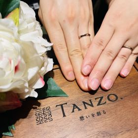 【TANZO.(鍛造指輪)の口コミ】 表がない形で作ってもらいました。表と裏は違うデザインで、どこから見て…
