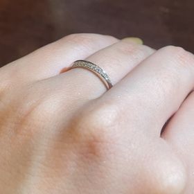 【アイプリモ(I-PRIMO)の口コミ】 シンプルなデザインですが華やかさもあり飽きがこない指輪だと思います。
…