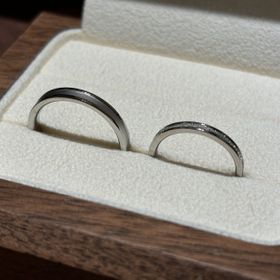 【TANZO.(鍛造指輪)の口コミ】 リング中央にアンティークなマッド加工がなされている点。似たようなデザ…