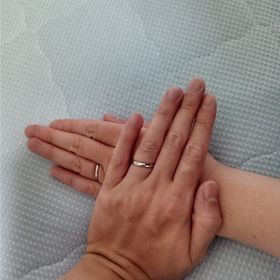 【アイプリモ(I-PRIMO)の口コミ】 指輪のデザインはとてもシンプルがゆえに、どんなシーンにも合わせやすい…