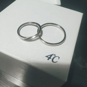 【4℃ BRIDAL(ヨンドシーブライダル)の口コミ】 夫と私で手の雰囲気が全然違ったのでセットの物ではなく、お揃いっぽく見…