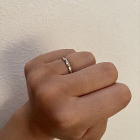 【insembre(インセンブレ)】の口コミ 周りの方と被りにくいデザインだと思います
ダイヤは多くはないですが木目...