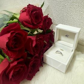 【4℃ BRIDAL(ヨンドシーブライダル)の口コミ】 ヨンドシーの婚約指輪に非常に満足しています。デザインが洗練されていて…