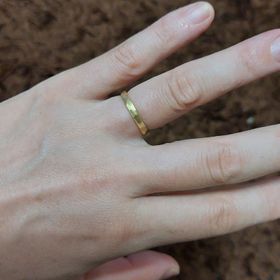 【agete(アガット)の口コミ】 クラシカルなデザインで、二人一緒に一目惚れだったので、この指輪に決め…