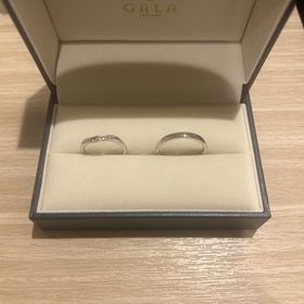 【GALA JEWELRY(ガラジュエリー)の口コミ】 羽根のようなモチーフになっていて、すこしV字がかっていますが、しっかり…