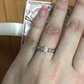 【JEWELRY  KAMATA(ジュエリーかまた)の口コミ】 デザインが可愛く一目惚れしました。
横から見たらティアラのようなデザイ…