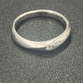 【4℃ BRIDAL(ヨンドシーブライダル)の口コミ】 デザインがシンプルでありながら、ダイヤが1粒ついているので品もあって良…