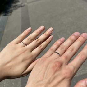 【AMOUR AMULET(アムール・アミュレット)の口コミ】 指輪のデザインは、ねじれの効いたゴールドも入っているデザインです。内…