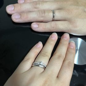 【銀座ダイヤモンドシライシの口コミ】 シンプルで普段使いがしやすいが、ダイヤモンドが3つついていてキラキラし…